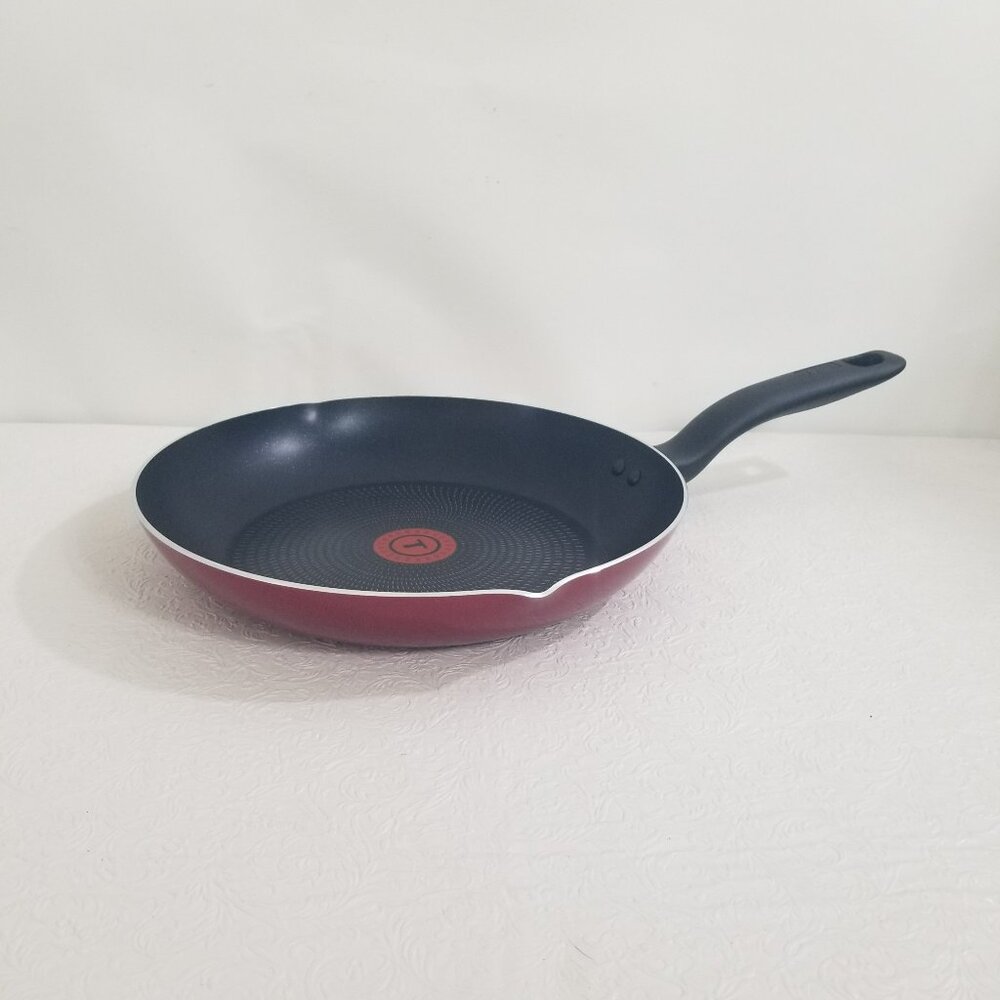 T-Fal Red Heat Mastery Non-Stick11" Skillet Saute Fry Pan Pour Spout Sides
